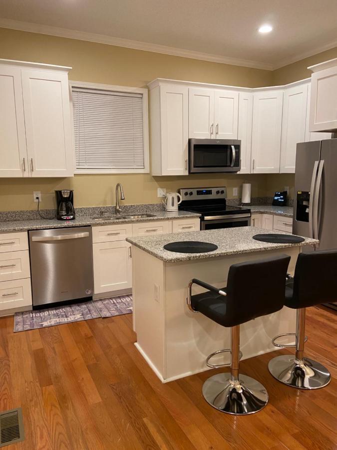 Modern 3-Bedroom, Big Fence Yard, Pets Stay Free Durham Exterior foto