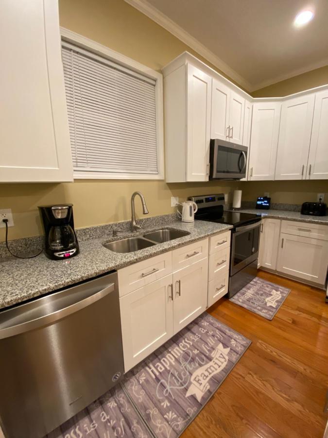 Modern 3-Bedroom, Big Fence Yard, Pets Stay Free Durham Exterior foto