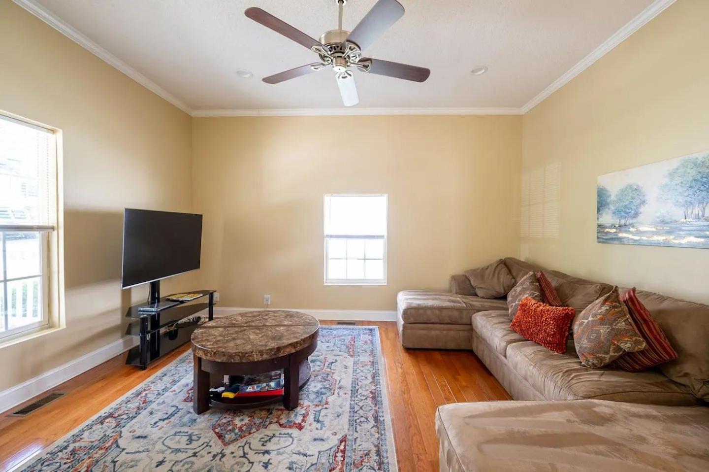 Modern 3-Bedroom, Big Fence Yard, Pets Stay Free Durham Exterior foto